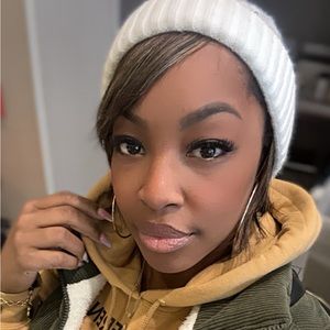 Meet your Posher, Crystal